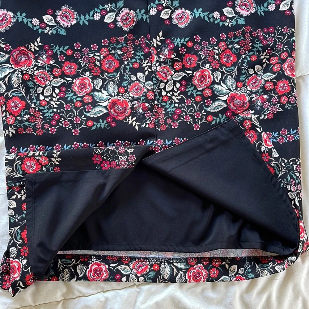 New York &Co 7thAve. MIDI Length Pencil Skirt Dark Floral Size 8 - Picture 6 of 14